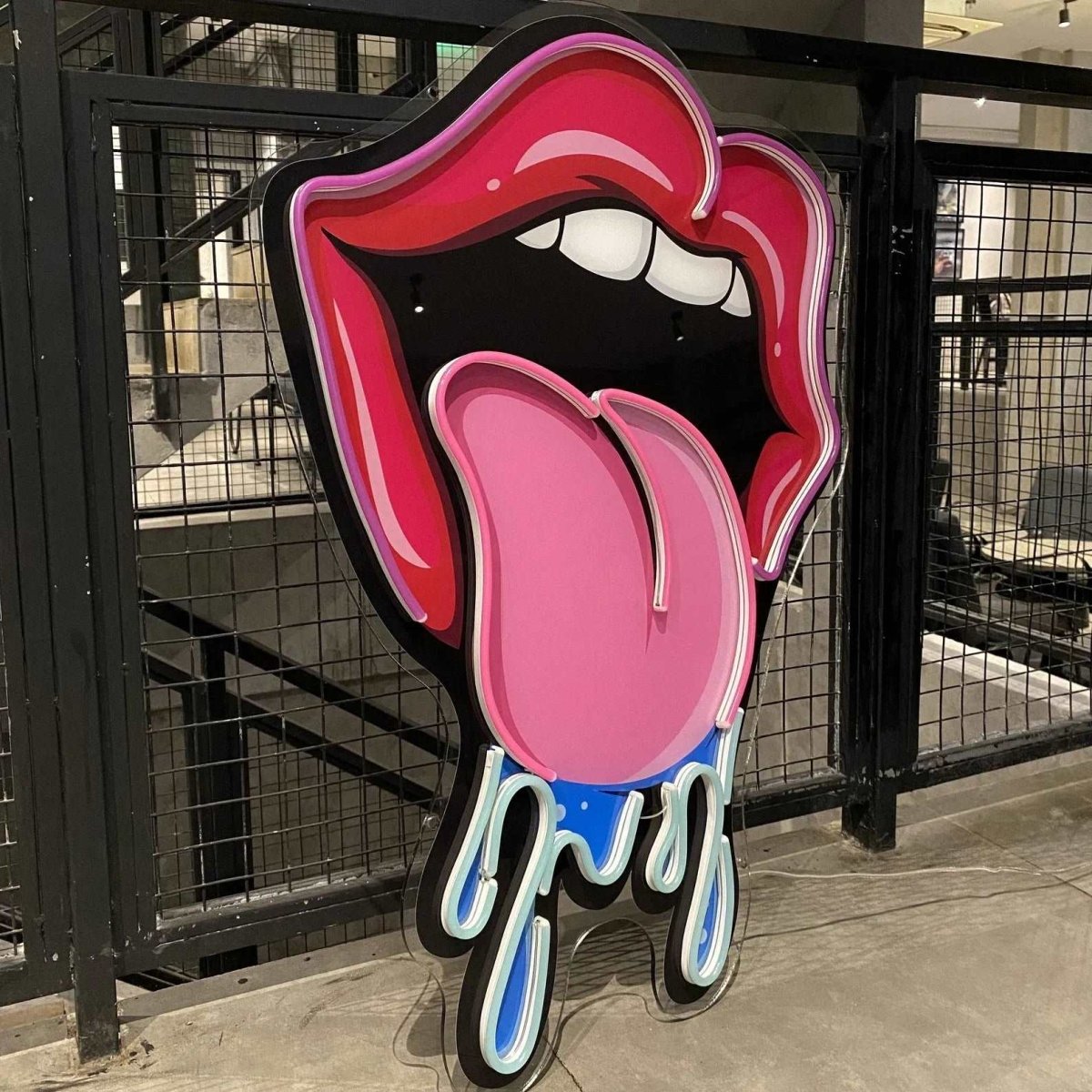 "LUCIOUS LIPS" NEON SIGN - Light Your Way