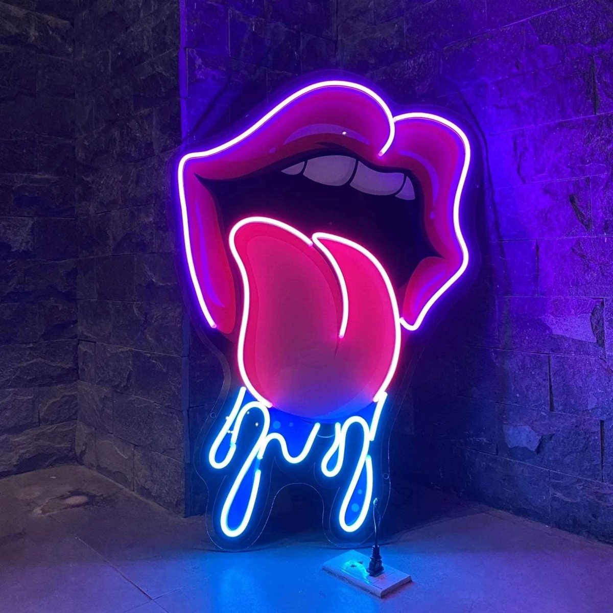 "LUCIOUS LIPS" NEON SIGN - Light Your Way